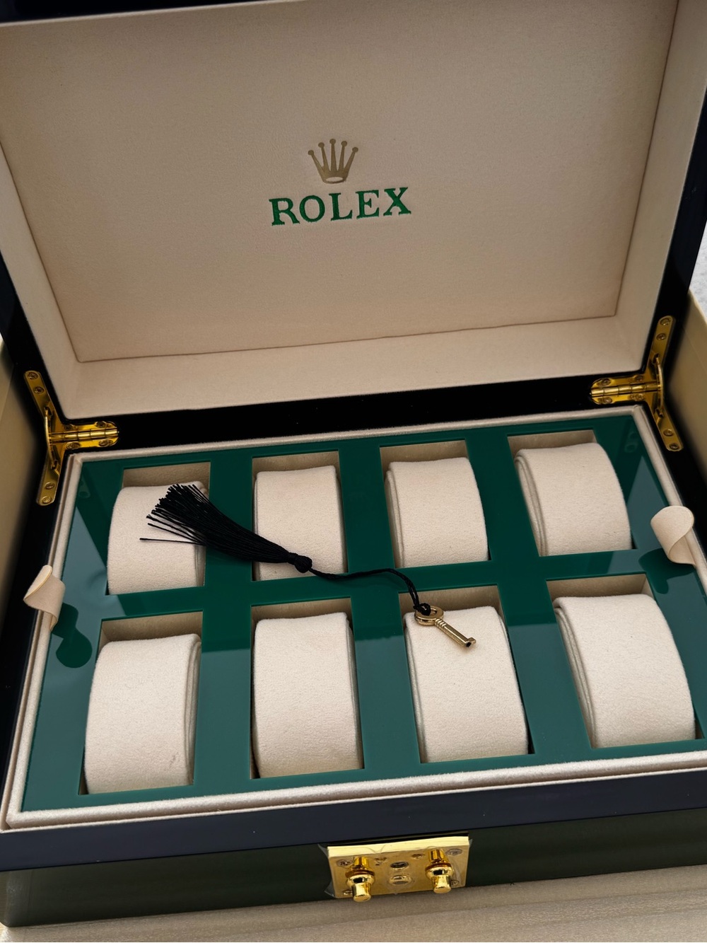 Rolex Green and Gold Watch Box - Luxury Storage Case for 8 timepieces - Picture 4 of 8